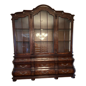 1980s Henredon Four Centuries Louis XV Breakfront China Cabinet Hutch Burlwood Bombe