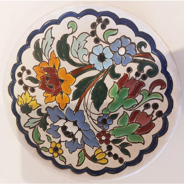 Rococo Handmade Ceramic Plates attributed to Sevillarte J. Moreno, 1980s, Set of 2 For Sale - Image 3 of 10