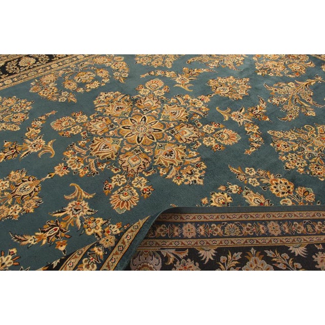 Middle Eastern Rug in Wool For Sale - Image 5 of 10