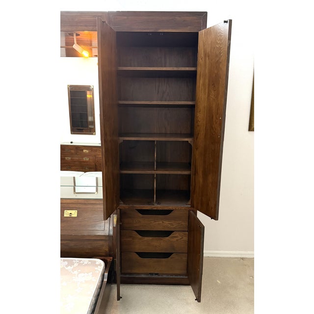 Henredon 1980s Henredon King Size Headboard With 2 Armoires Bridge Rails 2 Mirrors For Sale - Image 4 of 10