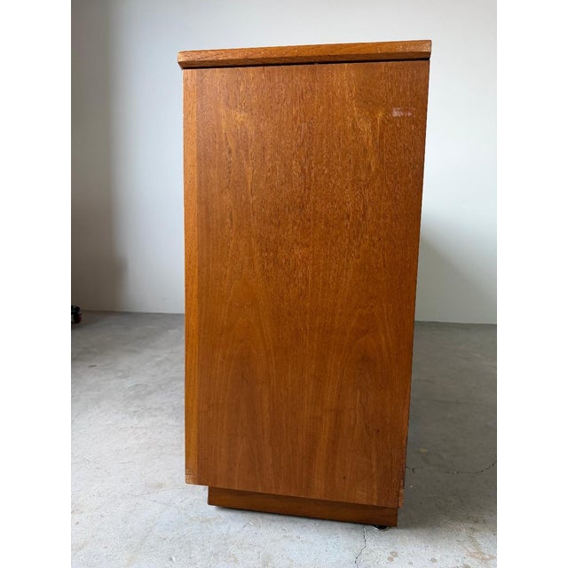 1970s Heritage Mid-Century Modern Sculpted Walnut Sideboard Credenza With Brutalist Broze Hardware For Sale - Image 11 of 18