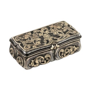 19th Century Silver Snuffbox with Gold Decor For Sale