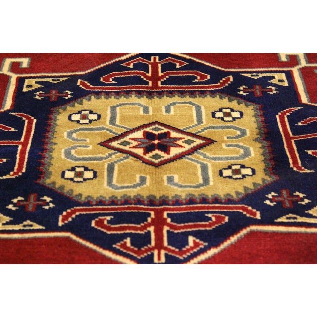 1980s Rustic Shirwan Red/Beige Wool Rug - 4'1''x5'10'' For Sale - Image 5 of 10