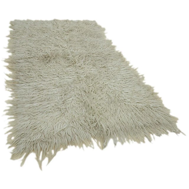 Tulu rugs, also known as Filikli rugs, bring a touch of Turkish tradition with their long, shaggy pile and plush texture....