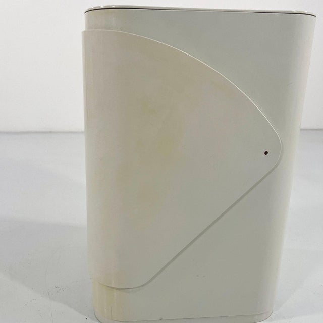 1970s White Laundry Bin by Anna Castelli for Kartell, 1970s For Sale - Image 5 of 11