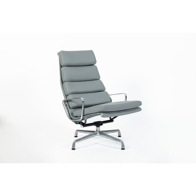 Pair Eames Soft Pad Recliners With Ottoman for Herman Miller, Gray Leather Aluminum Group For Sale - Image 14 of 17