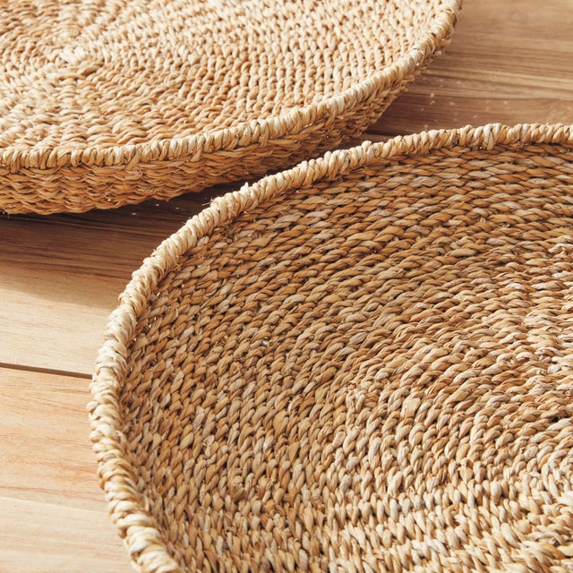 Kenneth Ludwig Chicago Seagrass Round Trays, Set Of 3 For Sale - Image 4 of 5