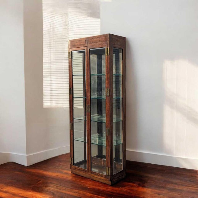 Wood Mid-Century Oak & Brass Lighted Curio Cabinet by Henredon, 1970s For Sale - Image 7 of 15