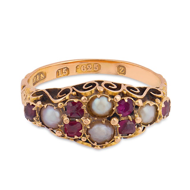 Victorian Late 19th Century Victorian British Garnet Seed Pearl 15k Rose Gold Ring, Size 5.75 For Sale - Image 3 of 6