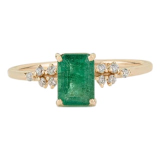 1.06Carat Emerald and Diamond 14k Yellow Gold Floral Cluster Engagement Ring Size 8 For Sale