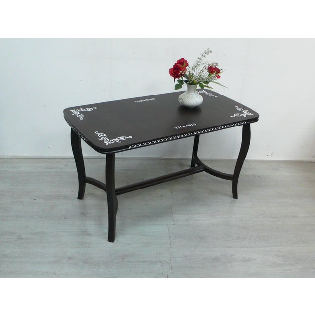 Coffee table / side table, beautiful, from the 1920s or 30s, Art Nouveau style, in walnut, very dark, almost black, with a...