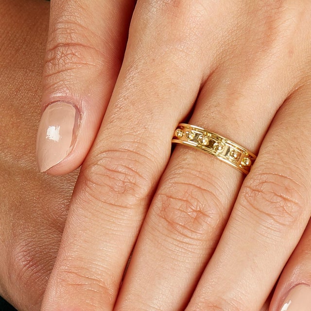 Contemporary Syna Yellow Gold Band For Sale - Image 3 of 5