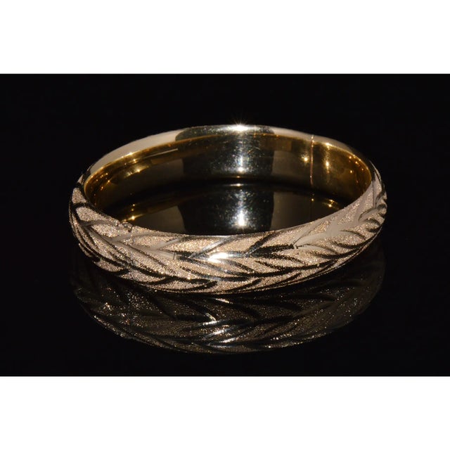 Gorgeous 14k Solid Gold Engraved Leaves Stacking Bangle Bracelet For Sale - Image 9 of 13