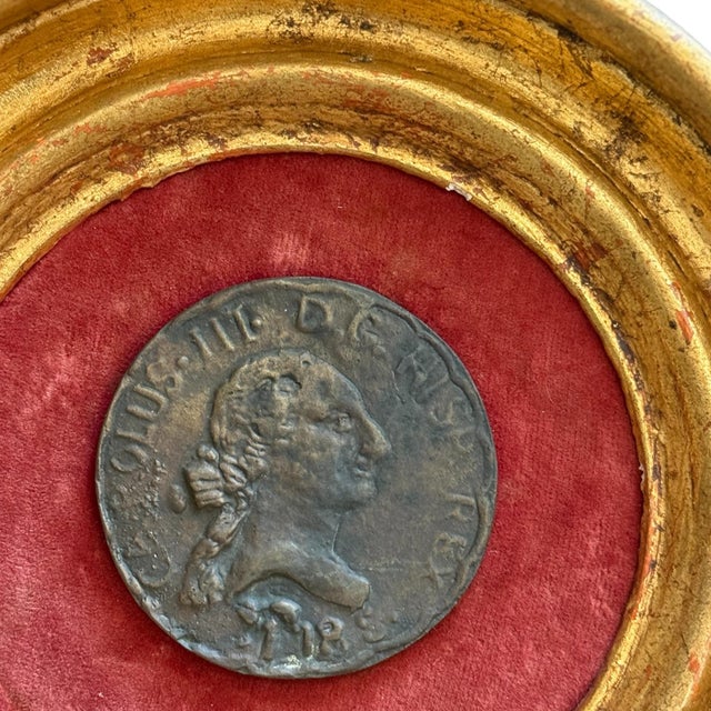 Grand Tour 1960s Italian Framed Bronze Classical Medallion Wall Plaque in Giltwood Round Frame, 9” Diameter For Sale - Image 3 of 7