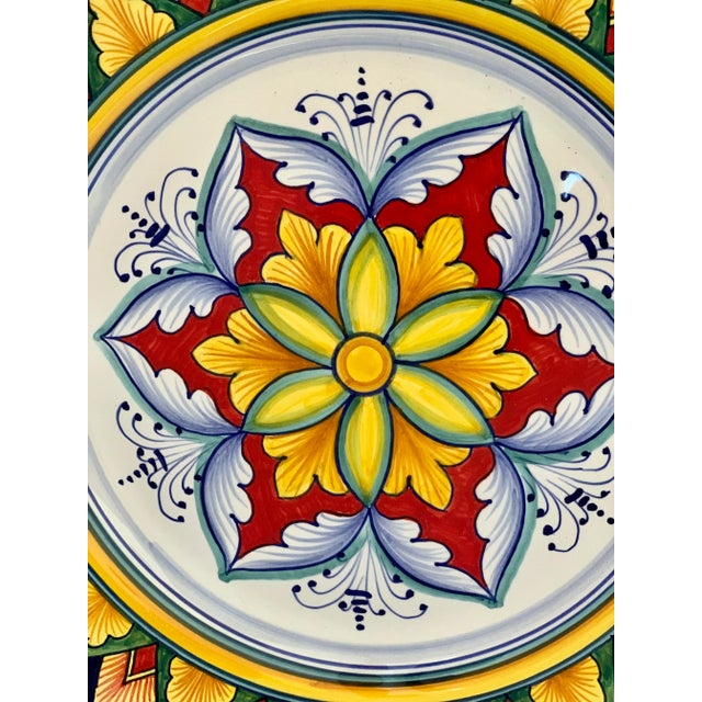 Vintage Italian ‘Gialletti Giulio’ Deruta Hand Painted Majolica Dinner Plates- Set of 2 For Sale In San Antonio - Image 6 of 11