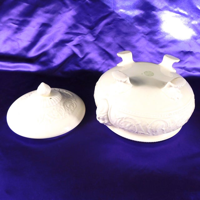 White 1920s Mid Century Modern Wedgwood Patrician Footed Tureen With Face For Sale - Image 8 of 8