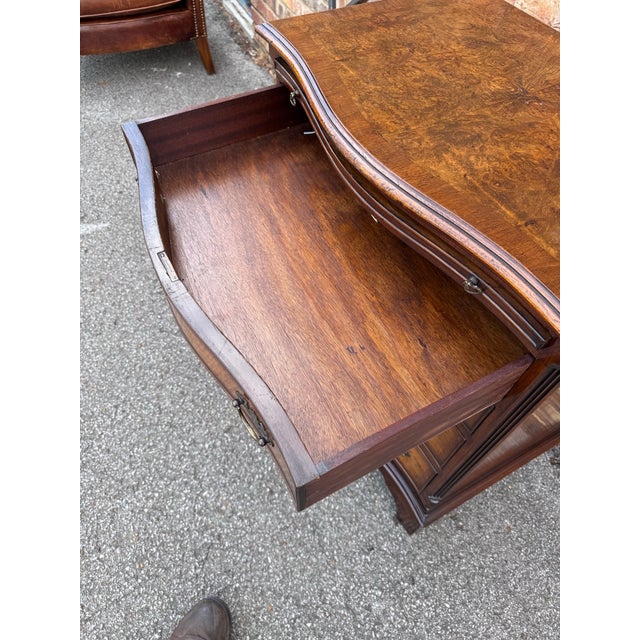 English Bow Front Chest of Drawers For Sale In Nashville - Image 6 of 12