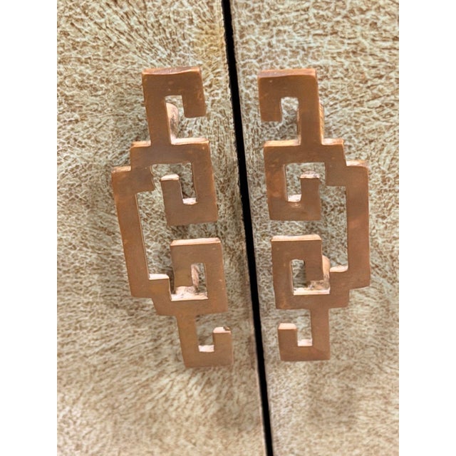 Mint Vintage Chinoiserie Pagoda Style Étagère or Display For Sale - Image 8 of 9