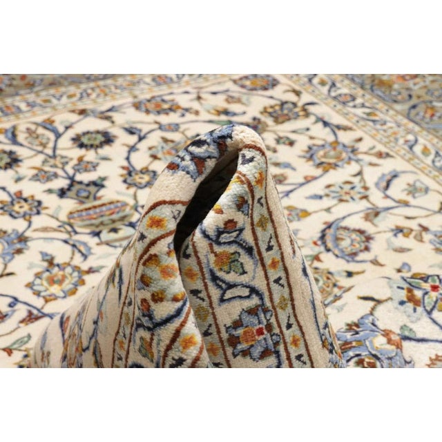 Middle Eastern Kashan Rug in Hand-Knotted Wool For Sale - Image 9 of 11