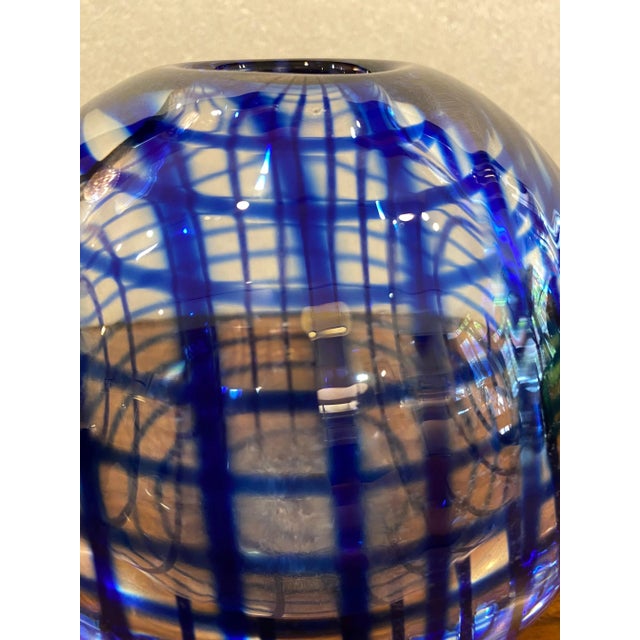 Jan Kocavik 2004, 6" Round Ball Art Glass vase with an internal blue spiral design throughout. Reall nice ground bottom....