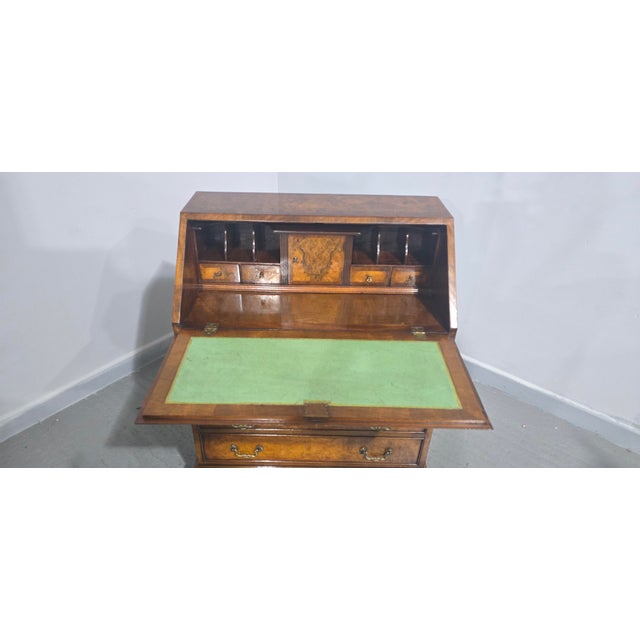 1920s Queen Anne Burr Walnut Bureau, 1920 For Sale - Image 5 of 16