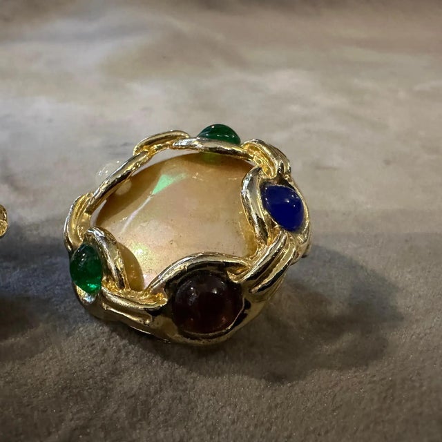 Italian 1980s Costume Jewelry Gilt Metal and Cabochon Glasses Italian Clip-on Earrings For Sale - Image 3 of 12