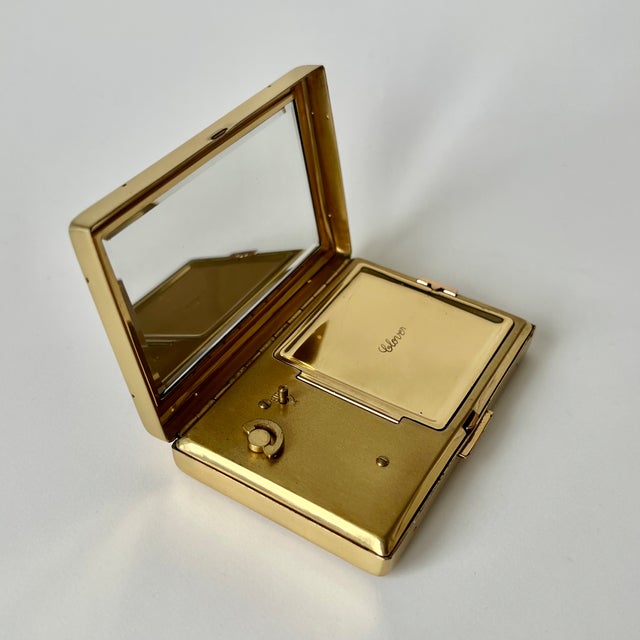 Vintage Musical Powder Compact with Automatic Movement from Clover For Sale - Image 10 of 18
