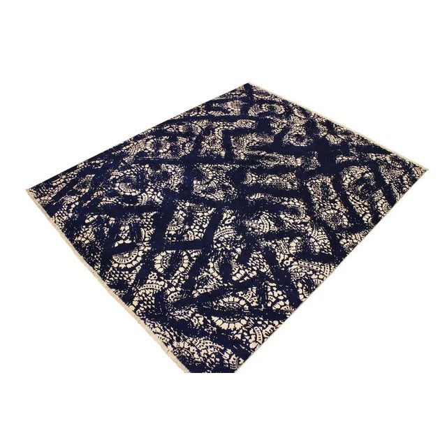 Art Deco 1990s Abstract Modern Blue/Ivory Wool Silk Rug - 8'1 X 10'0 For Sale - Image 3 of 7