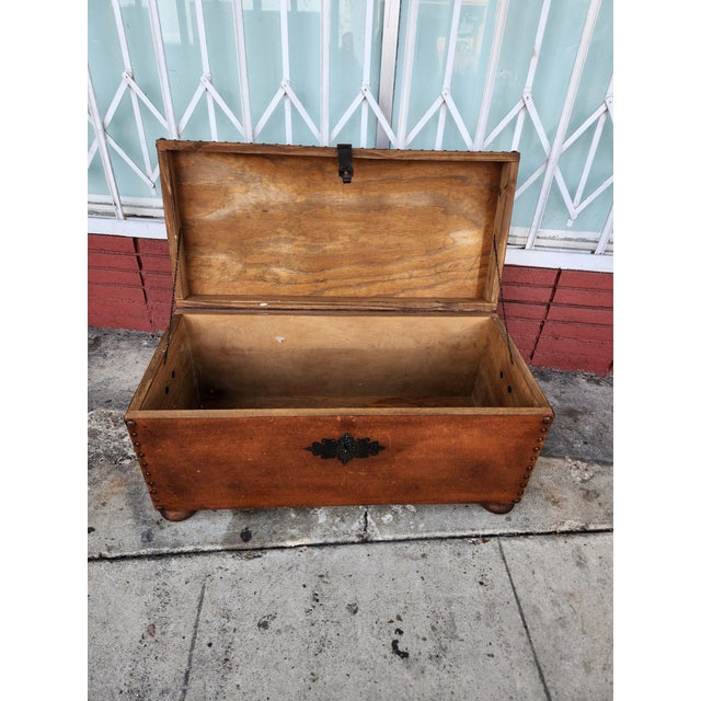 Vintage Leather Trunk Box For Sale In Los Angeles - Image 6 of 12