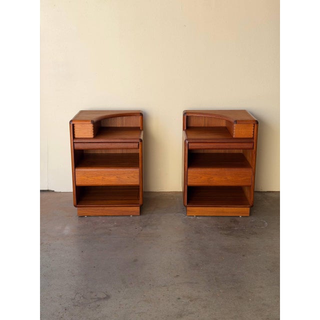 Wood 1960s Mid Century Danish Teak Nightstands by Brouer – Sculptural Bedside Tables, Set of Two For Sale - Image 7 of 10