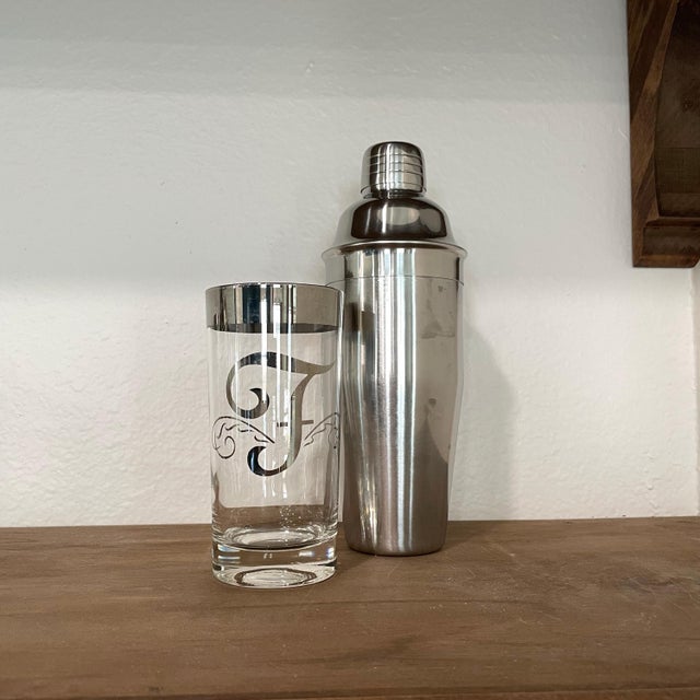 Glass Mid 20th Century Mid-Century Dorothy Thorpe Silver Rim “F” Initial Highball Glasses – Set of 7 For Sale - Image 7 of 9