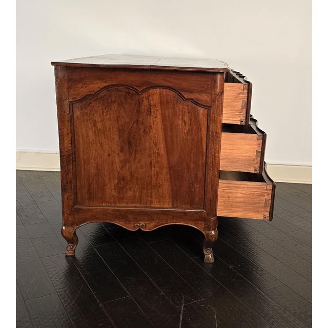 Louis XVI Walnut Commode, Italy Circa 1790 For Sale - Image 4 of 10