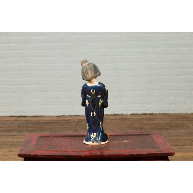 Small Chinese Statue of a Court Lady Wearing Blue Kimono and Holding a Baby For Sale - Image 9 of 13