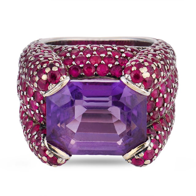 Contemporary Vintage 10.00 Carat Amethyst Ruby 18k Gold Cocktail Ring, Size 6.5 For Sale - Image 3 of 6
