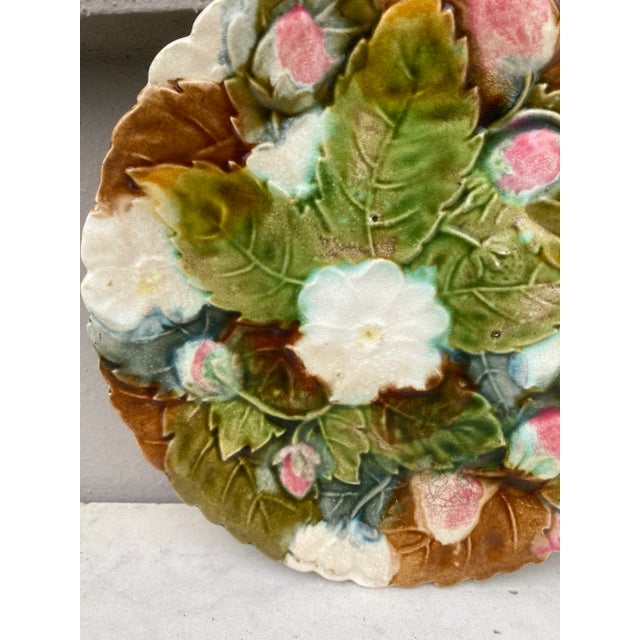 French Country Majolica Strawberries Plate Orchies, Circa 1890. For Sale - Image 3 of 5