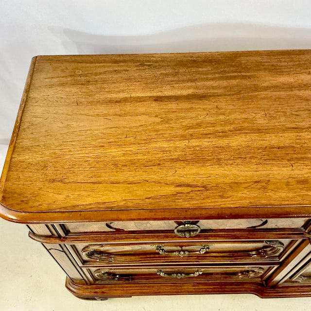 1968 Mid-Century Traditional Thomasville 7-Drawer Plus Dresser With Burl Wood Accents For Sale - Image 14 of 15