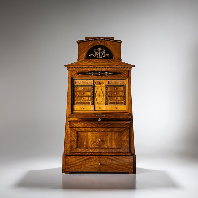 This pyramid-shaped secretary from the early 19th century impresses with its architectural design and high-quality...
