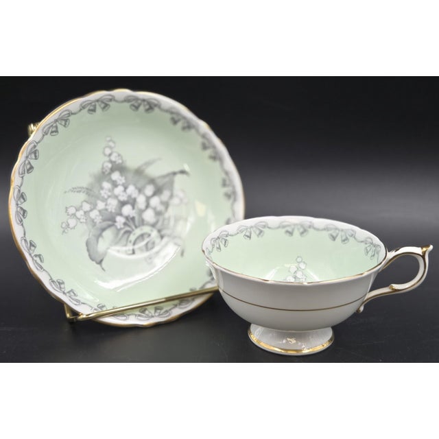 Vintage 1939-1949 'Double Warrant' Paragon 'To the Bride' Teacup and Saucer by Appointment Hm Queen Elizabeth and Hm Queen Mary For Sale - Image 13 of 18