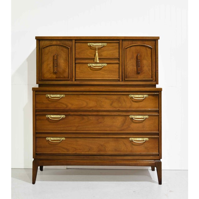 United Furniture Corporation 1960s Mid Century Modern Walnut Highboy Dresser by United Furniture For Sale - Image 4 of 14