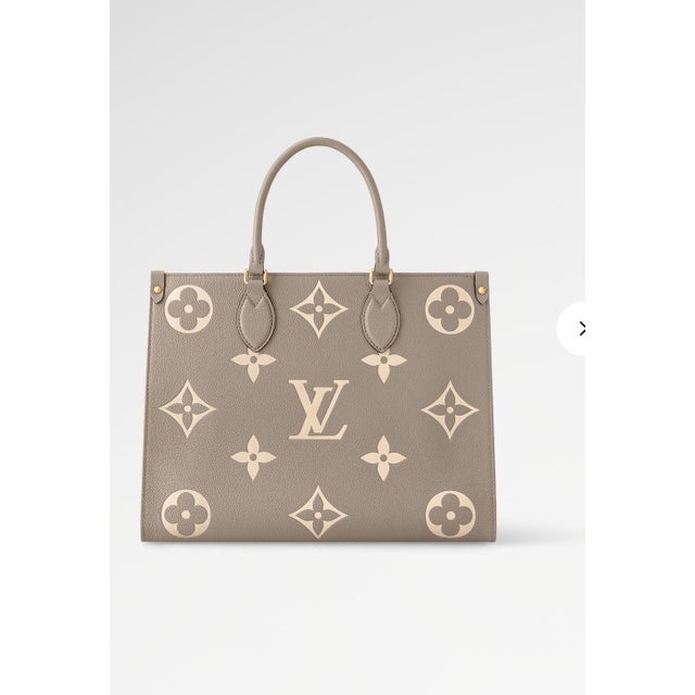 Louis Vuitton Louis Vuitton On The Go BICOLOR MM Monogram Empreinte Leather, Dove/Cream For Sale - Image 4 of 18