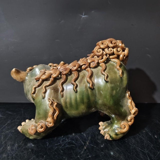 Vintage Shiwan Kiln Glazed Ceramic Foo Dogs / Guardian Lions - A Pair For Sale - Image 4 of 8