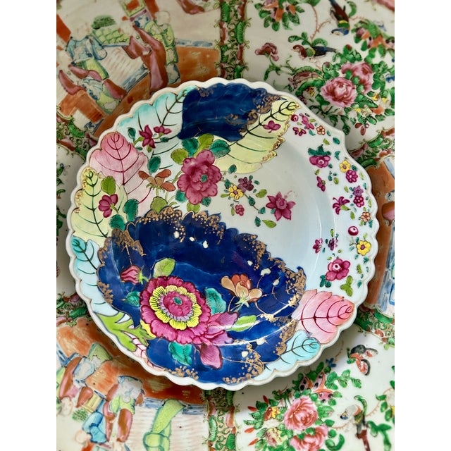 A beautiful pair of antique Chinese export porcelain rimmed plates decorated in the celebrated Tobacco Leaf pattern,...