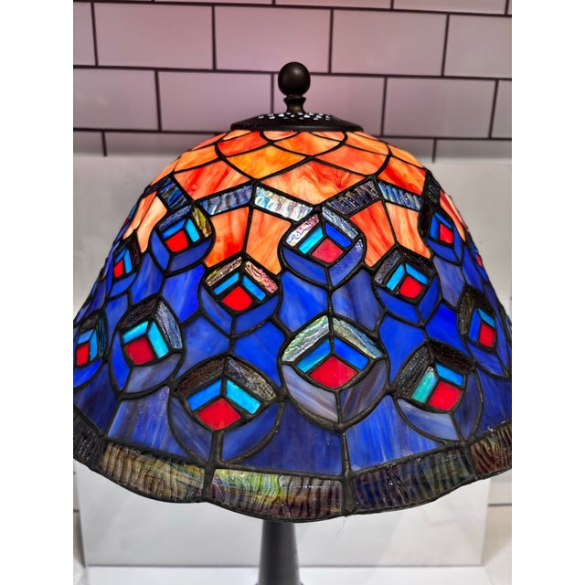 1990s Authentic Dale Tiffany Stained Glass Peacock Table Lamp Bronze Signed Pull Chain For Sale - Image 4 of 8