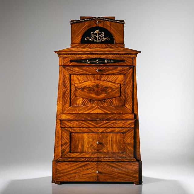 This pyramid-shaped secretary from the early 19th century impresses with its architectural design and high-quality...
