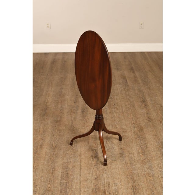 Kittinger Kittinger Colonial Williamsburg Mahogany Oval Tilt Top Table For Sale - Image 4 of 18