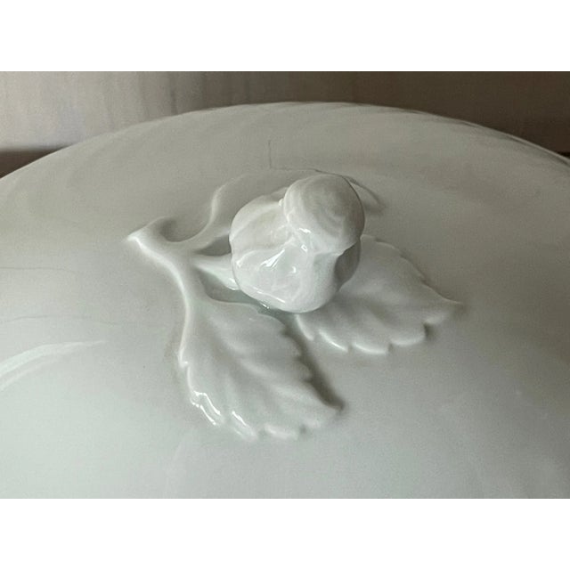 White porcelain soup tureen from Kaiser in the Romantica pattern! This charming tureen has the elegant swirling pattern...