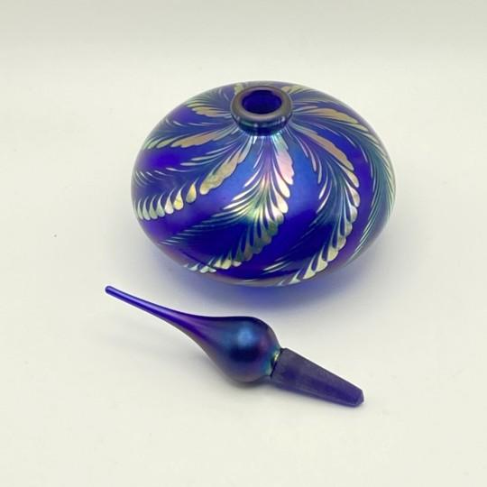 Contemporary Steven Correia 1987 Pulled Feather Art Glass Perfume Bottle (Cobalt, Signed, Dated) For Sale - Image 3 of 12