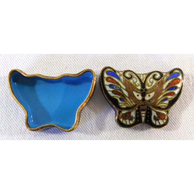 Beautiful small vintage Chinese Cloisonne butterfly enamel and brass pill box holder. Sweet piece! Circa 1980s. Wonderful...