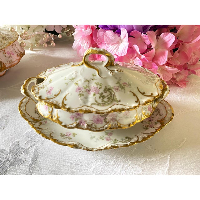 Late 19th C. Theodore Haviland Gold, Pink, Roses Lidded Sauce Boat W Attached Liner For Sale - Image 13 of 17