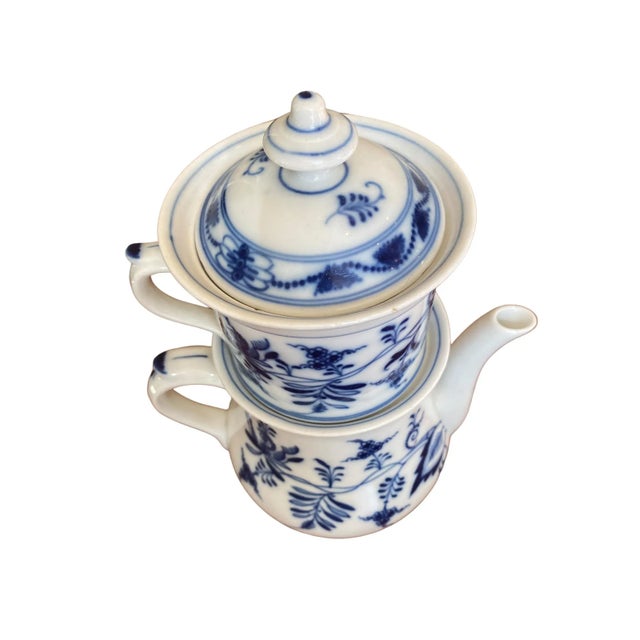 Rare antique Thun (TK) stackable teapot with diffuser from c. 1900 in a traditional blue onion pattern. This rare find is...